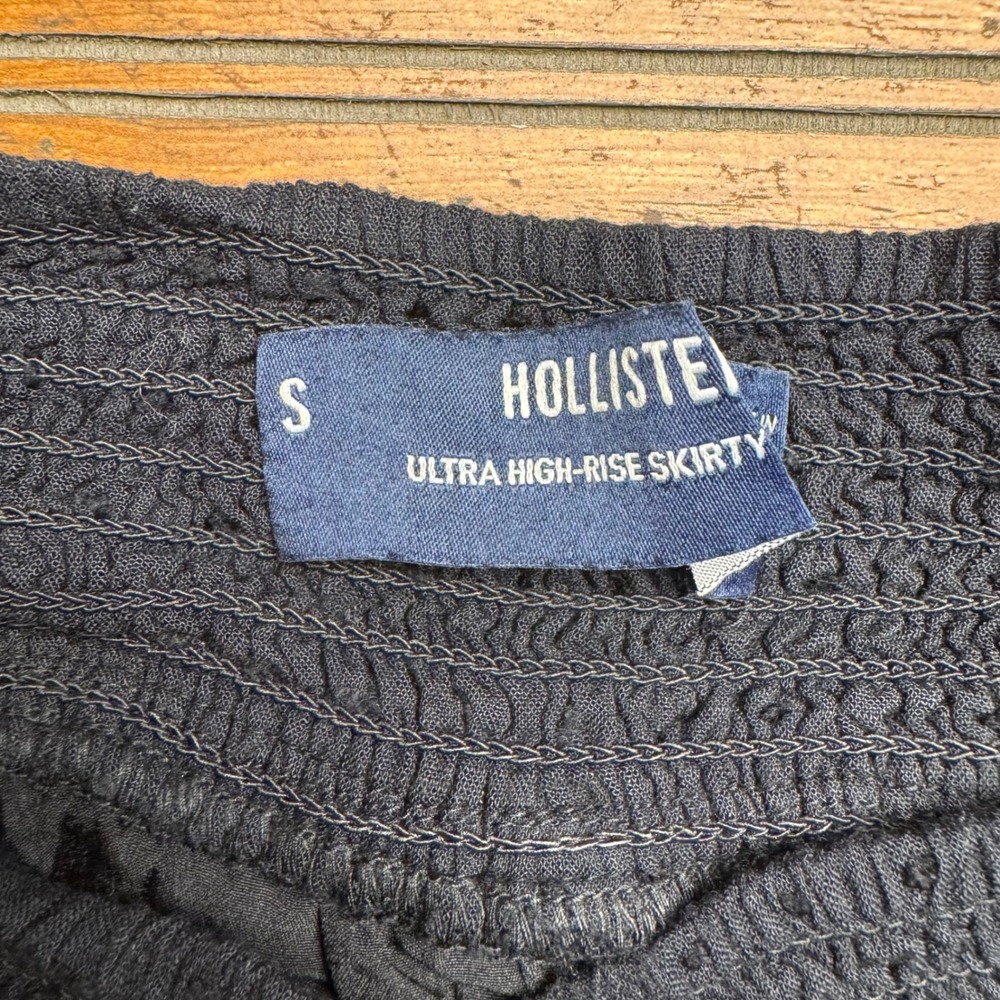 Hollister Black Smocked Ultra High Rise Skirty Shorts Size S - Picture 2 of 4